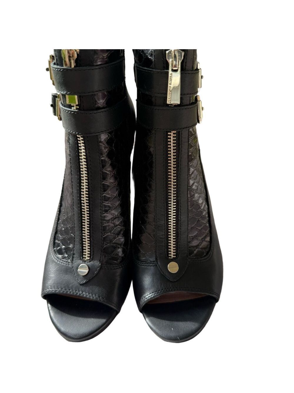 Vince Camuto VC-Kammie Black Shinny SNK/Soft Calf Heels “Size 8M” NIB